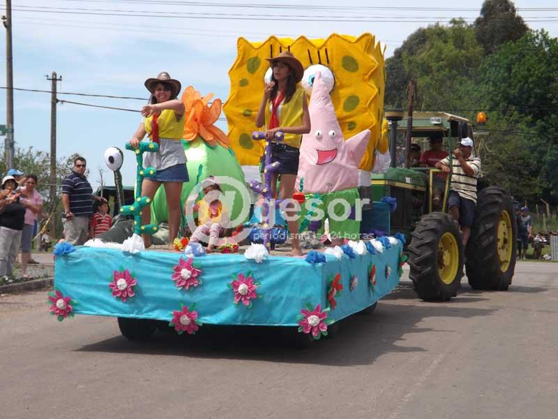 En el desfile de carros alegóricos también participará como invitada especial la carroza ganadora de la Fiesta de Palmitas.
